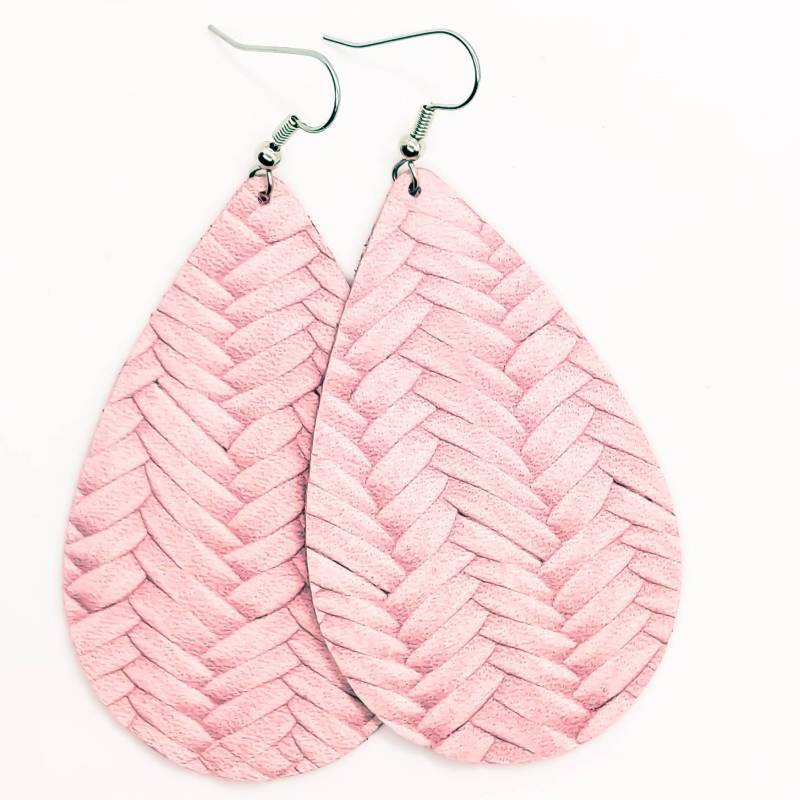 Leder Ohrringe Rosa Fishtail Flechtmuster - 3 Größen Verfügbar Handgemacht Von Hammered Love Letters Leder Ohrringe Rosa Fishtail Flechtmuster - 3 Größen Verfügbar Handgemacht Von Hammered Love Letters von HammeredLoveLetters