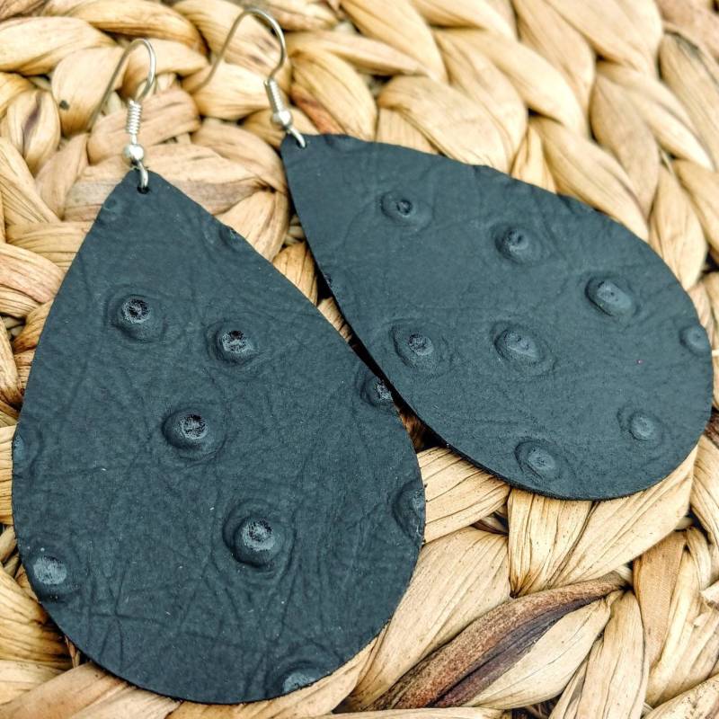 Leder Ohrringe Schwarz Strauß Handmade Von Hammered Love Letters Leder Ohrringe Schwarz Strauß Handmade Von Hammered Love Letters von HammeredLoveLetters