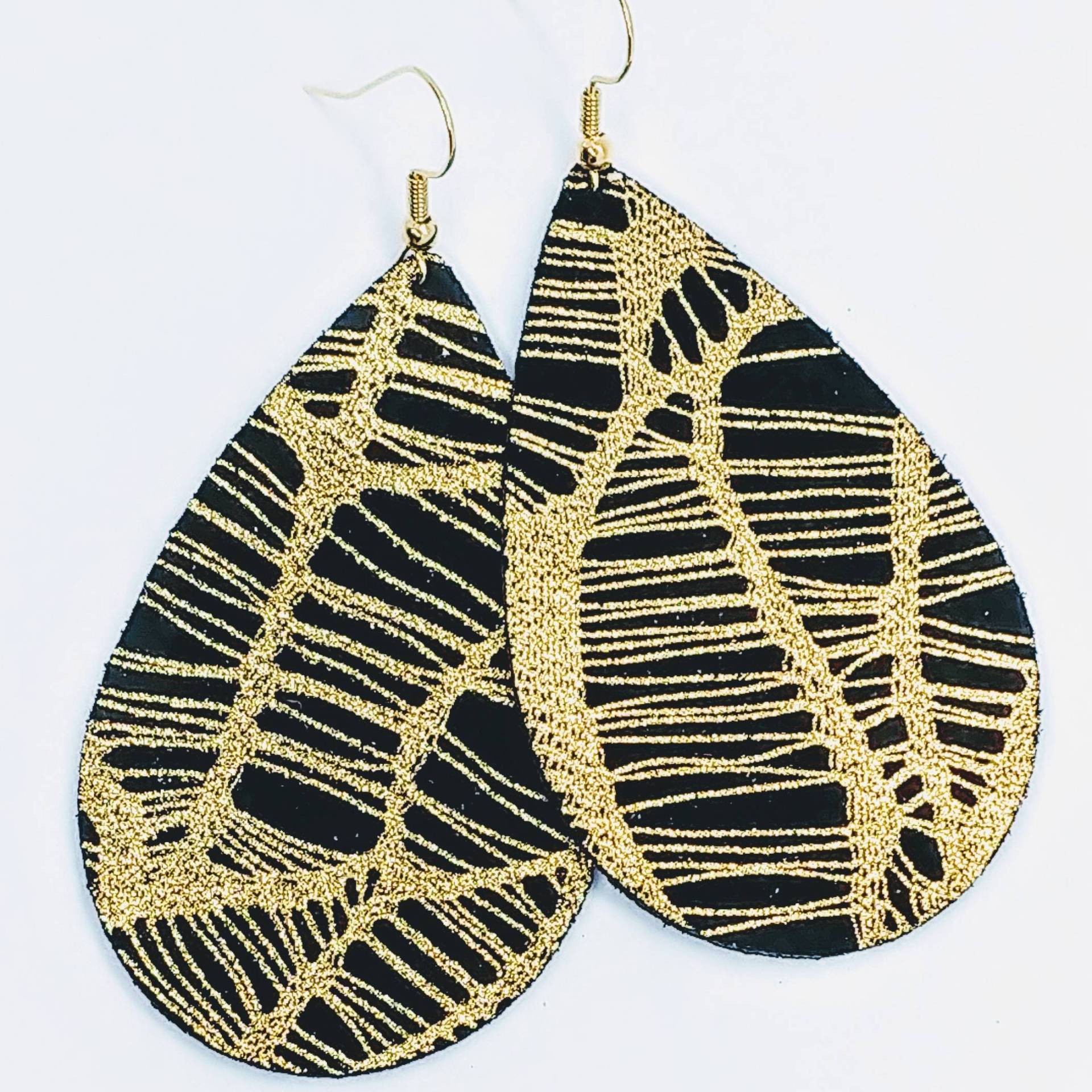 Leder Ohrringe Schwarz Und Gold Gewebtes Handgemacht By Hammered Love Letters Leder Ohrringe Schwarz Und Gold Gewebtes Handgemacht By Hammered Love Letters von HammeredLoveLetters