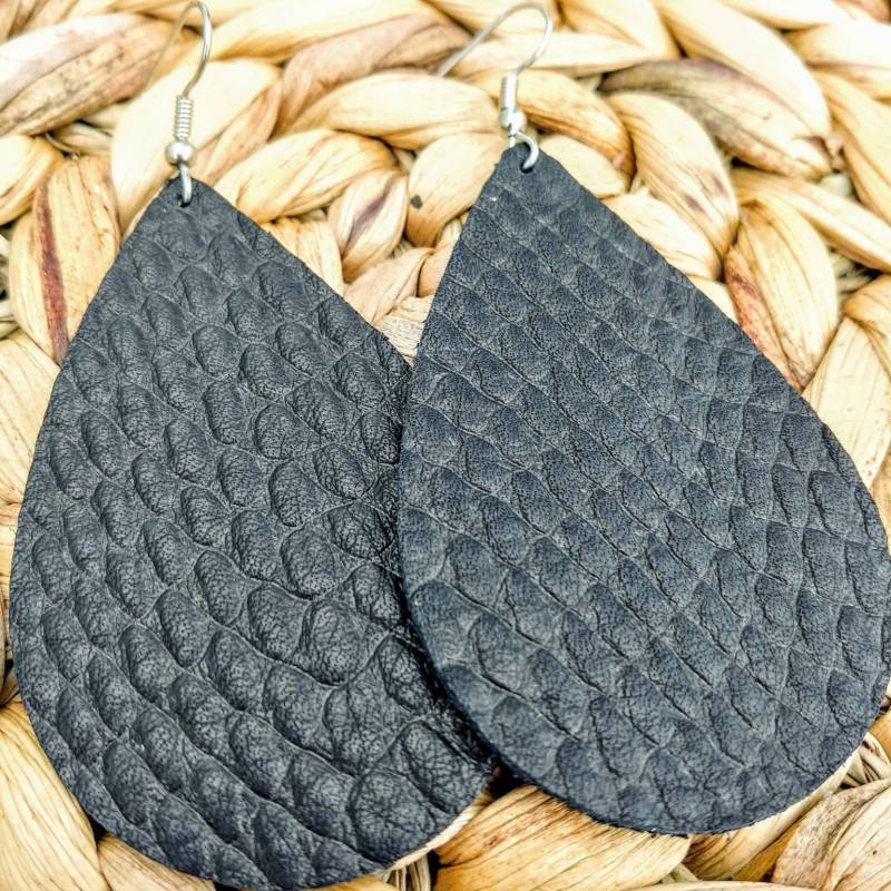 Leder Ohrringe Schwarze Schlange Handgemacht By Hammered Love Letters Leder Ohrringe Schwarze Schlange Handgemacht By Hammered Love Letters von HammeredLoveLetters