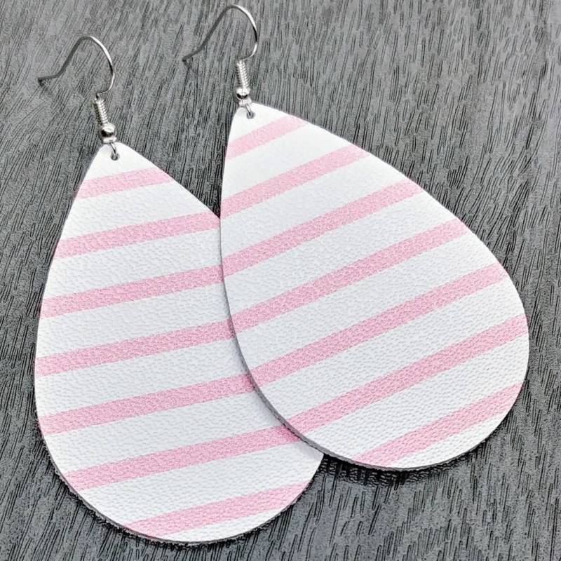 Leder Ohrringe Weiß Und Rosa Streifen Handgemacht By Hammered Love Letters Leder Ohrringe Weiß Und Rosa Streifen Handgemacht By Hammered Love Letters von HammeredLoveLetters