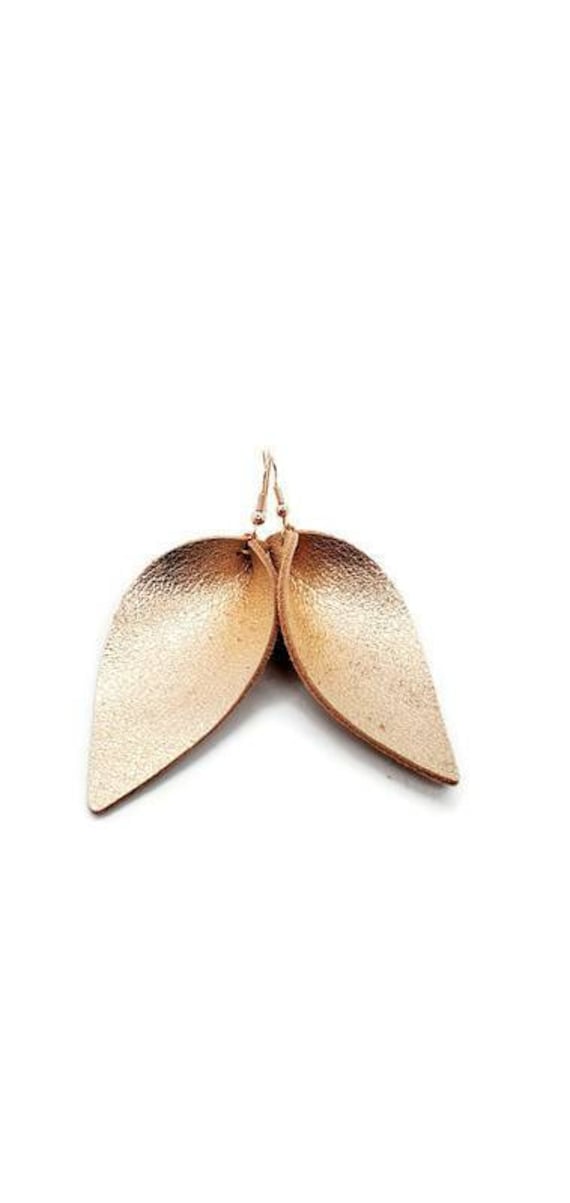Lederohrring Rosegold Zia Magnolienblatt Gefaltetes Blatt Metallic Lederohrringe Handgefertigt Lederohrring Rosegold Zia Magnolienblatt Gefaltetes Blatt Metallic Lederohrringe Handgefertigt von HammeredLoveLetters