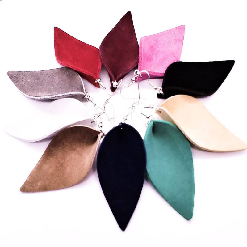 Lederohrringe, Zia, Magnolienblatt, Gefaltetes Blatt, Wildleder Lederohrringe, Zia, Magnolienblatt, Gefaltetes Blatt, Wildleder von HammeredLoveLetters