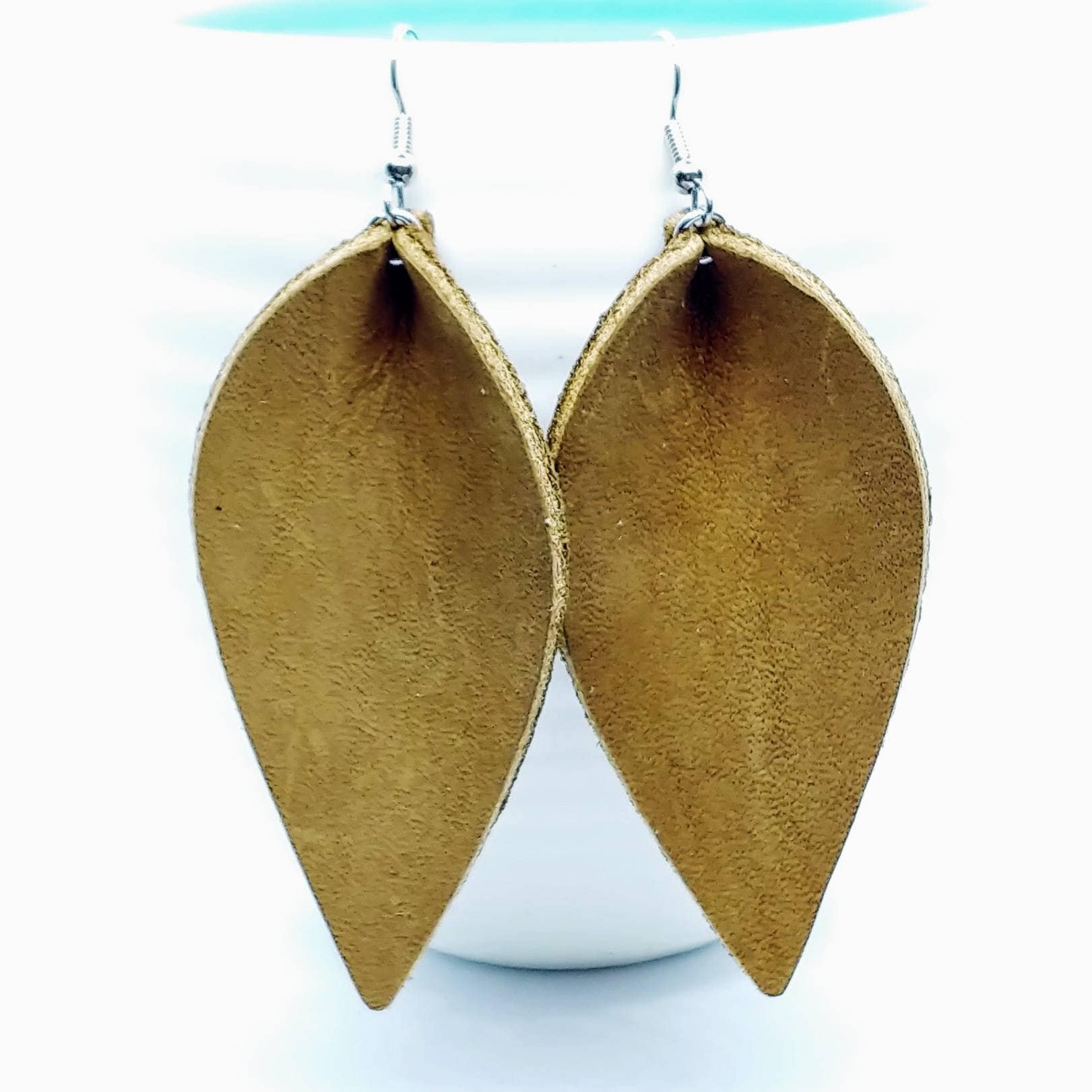 Lederohrringe Camel Zia Magnolien Blatt Gefaltet Braun Lederohrringe Handmade Lederohrringe Camel Zia Magnolien Blatt Gefaltet Braun Lederohrringe Handmade von HammeredLoveLetters