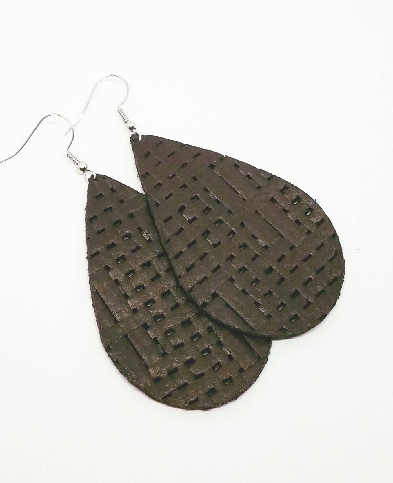 Lederohrringe Dunkelbraun Korb Weben Handgemacht By Hammered Love Letters Lederohrringe Dunkelbraun Korb Weben Handgemacht By Hammered Love Letters von HammeredLoveLetters