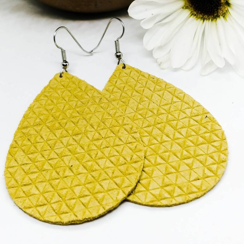 Lederohrringe Geprägtes Dreieck Senfgelb Handgemacht Von Hammered Love Letters Wählen Sie Ihre Größe Lederohrringe Geprägtes Dreieck Senfgelb Handgemacht Von Hammered Love Letters Wählen Sie Ihre Größe von HammeredLoveLetters