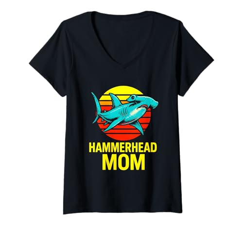 Damen Hammerhead Mom Surfs Up Damen Ocean T-Shirt mit V-Ausschnitt Damen Hammerhead Mom Surfs Up Damen Ocean T-Shirt mit V-Ausschnitt von Hammerhead Harmony - Surf's Up Shark Apparel