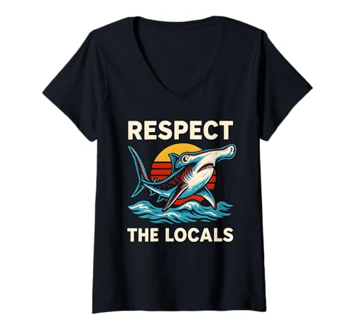 Damen Hammerhead Shark Respektiert die Einheimischen: Vintage Ocean T-Shirt mit V-Ausschnitt Damen Hammerhead Shark Respektiert die Einheimischen: Vintage Ocean T-Shirt mit V-Ausschnitt von Hammerhead Harmony - Surf's Up Shark Apparel