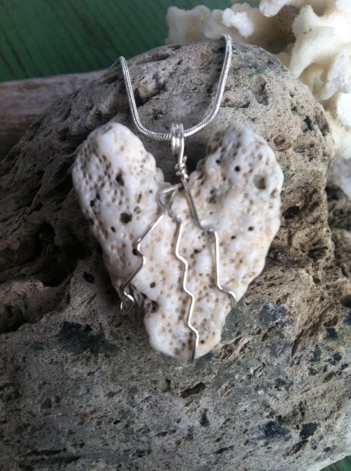 Broken Hearted Valentine Sterling Silber Kette Mit Koralle Herz Broken Hearted Valentine Sterling Silber Kette Mit Koralle Herz von HammerheadJunkyard