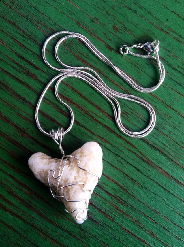 Matrosen Valentine Sterling Silber Kette Mit Koralle Herz Anhänger Matrosen Valentine Sterling Silber Kette Mit Koralle Herz Anhänger von HammerheadJunkyard