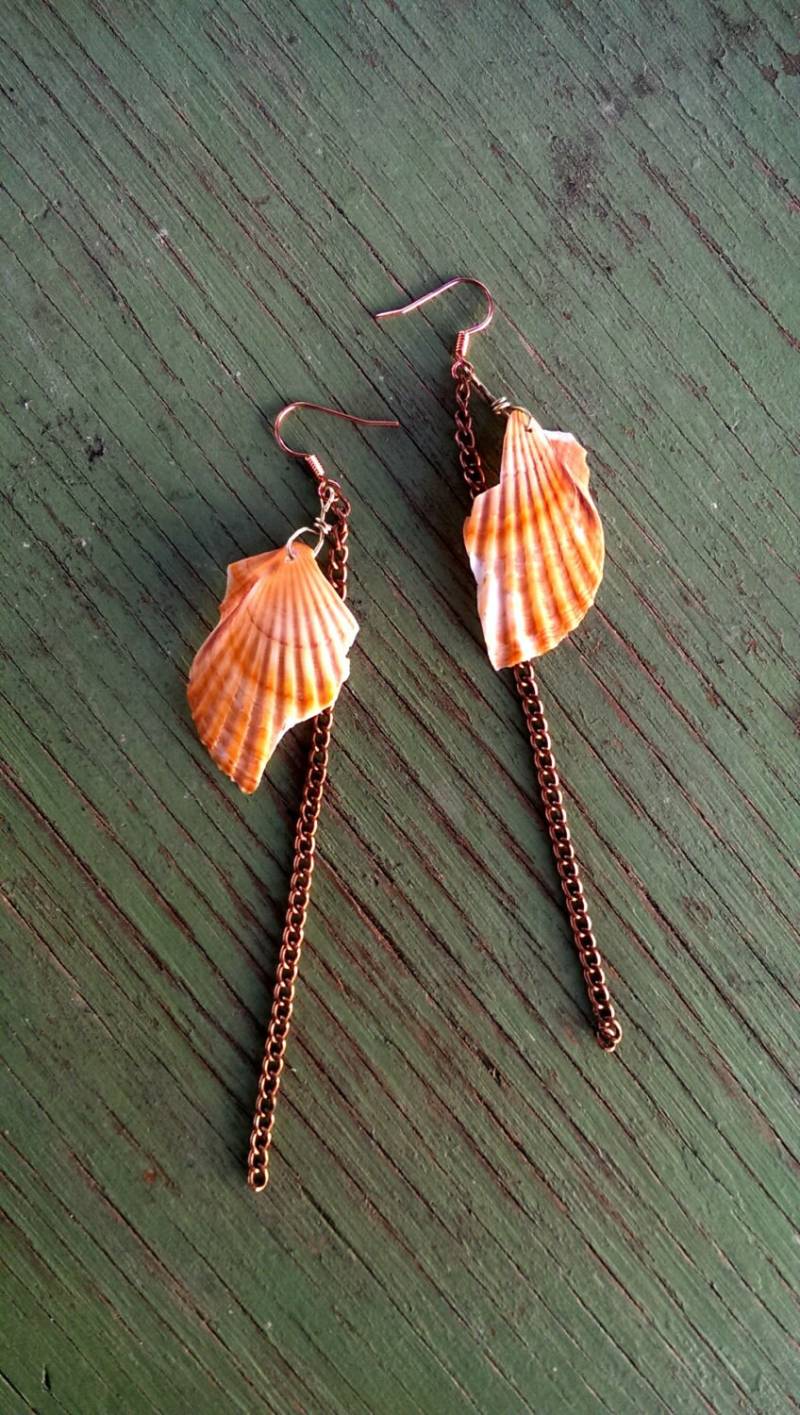 Messing Und Kupfer Orange Gebrochen Clam Shell Dange Ohrringe Haken Messing Und Kupfer Orange Gebrochen Clam Shell Dange Ohrringe Haken von HammerheadJunkyard