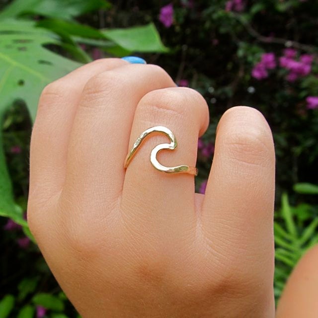 Gold Wave Ring, Surfer Girl Gift Idea, Hawaiian Jewelry, Handmade Maui Hawaii, Mermaid Accessory, Girls Rings, Boho Fashion, Surf Rings von HanaMauiCreations