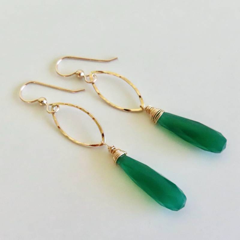 Grüner Onyx Ohrringe, Golddraht Gewickelt Baumeln Ohrringe von HanaMauiCreations