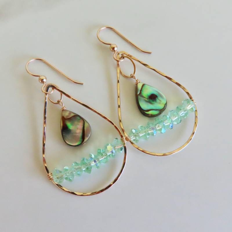 Paua Shell Teardrop Creolen Gold Creolen, Draht Gewickelt Grüne Perlen Paua Shell Teardrop Creolen Gold Creolen, Draht Gewickelt Grüne Perlen von HanaMauiCreations