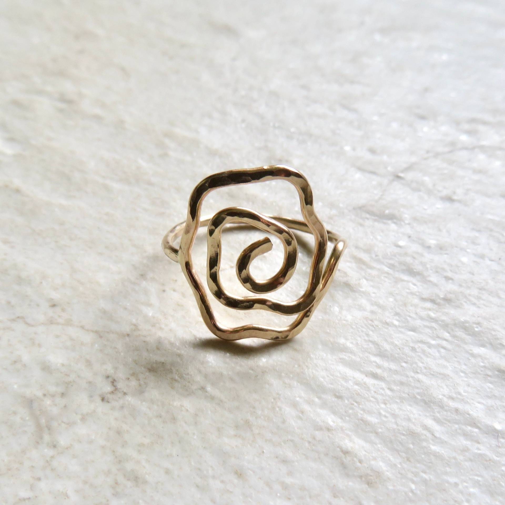 Rose Blume Ring, Gold, Jahrestag, Brautjungfer Geschenk, Hochzeit Accessoire, Brautmode, Handgemachter Schmuck, Mädchen Ringe von HanaMauiCreations