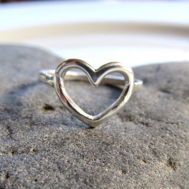 Sterling Silver Heart Ring, Love, Sweetheart, Hammered, Anniversary Gift, Handmade Maui Hawaii Bridal Jewelry, Girls Rings, Stocking Stuffer von HanaMauiCreations