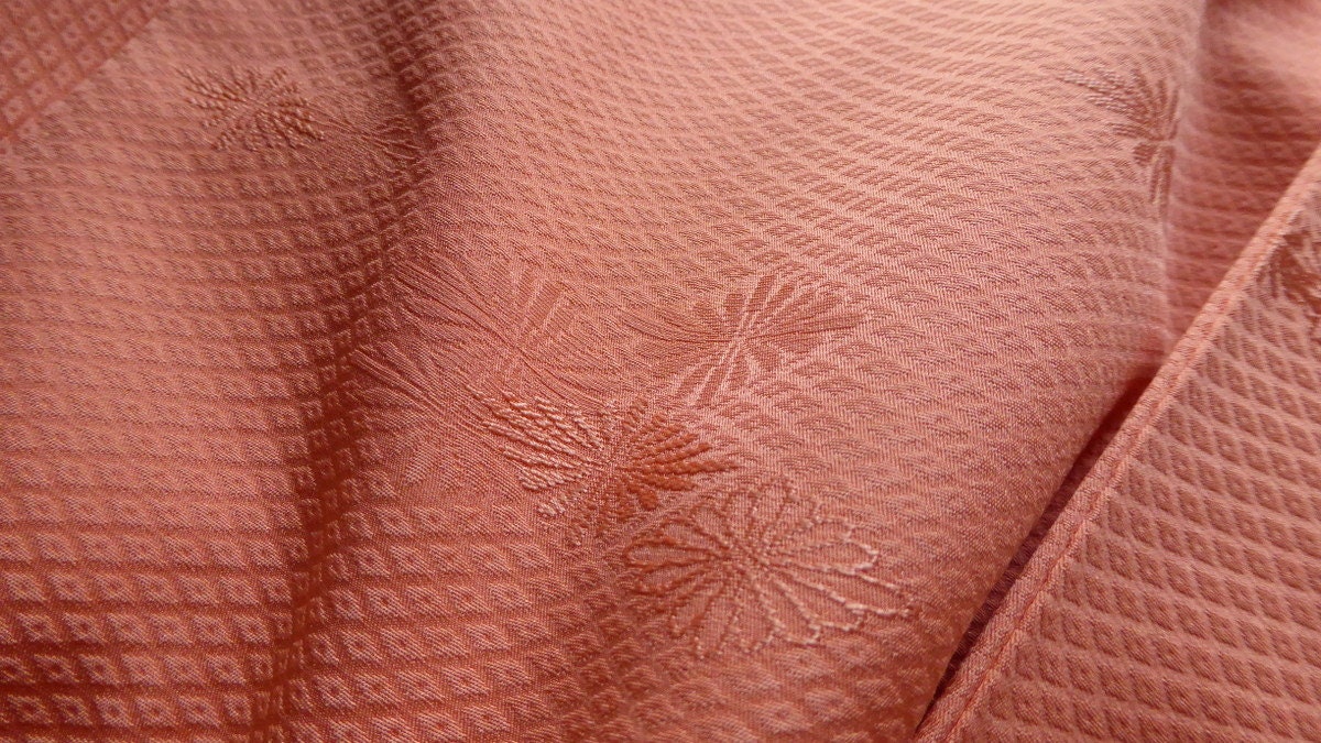 Original Kimono Aus Japan, "Iromuji", Seide, Lachsrosa, Handgenäht Original Kimono Aus Japan, "Iromuji", Seide, Lachsrosa, Handgenäht von HanamomoDesign
