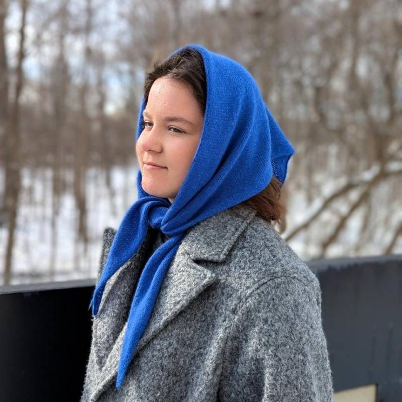 Handgefertigtes Dreieckstuch Aus Kaschmir Kobalt Blauer Merinowolle Halswärmer von HandCraftedShawl