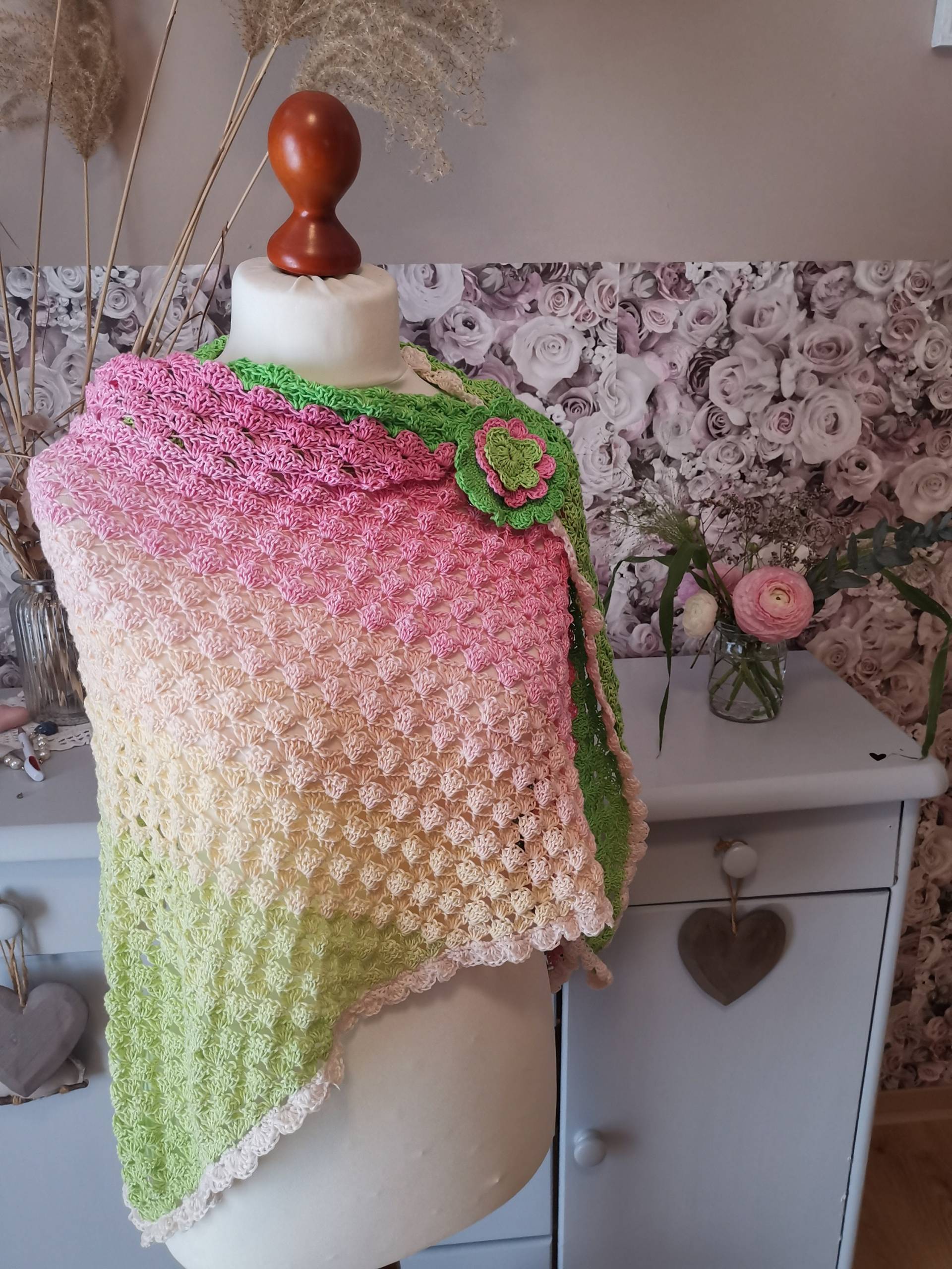 Schultertuch, , Rosengarten, , Gehäkelt Unikat, Stola Schultertuch, , Rosengarten, , Gehäkelt Unikat, Stola von HandGemachtShop