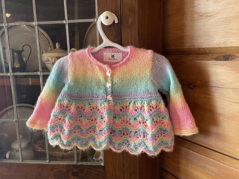 Handgestrickter Baby Pullover, Bunte Strickjacke, Grössen 6 - 9 Monate Und 12 18 Monate, Babypartygeschenk, Handgestricktes von HandKnitsbyLynneCA