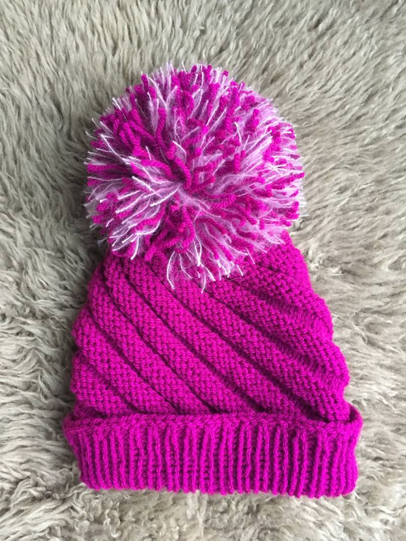 Handgestrickte Winter Mädchen Beanie/Mütze Hut von HandKnittedWOW