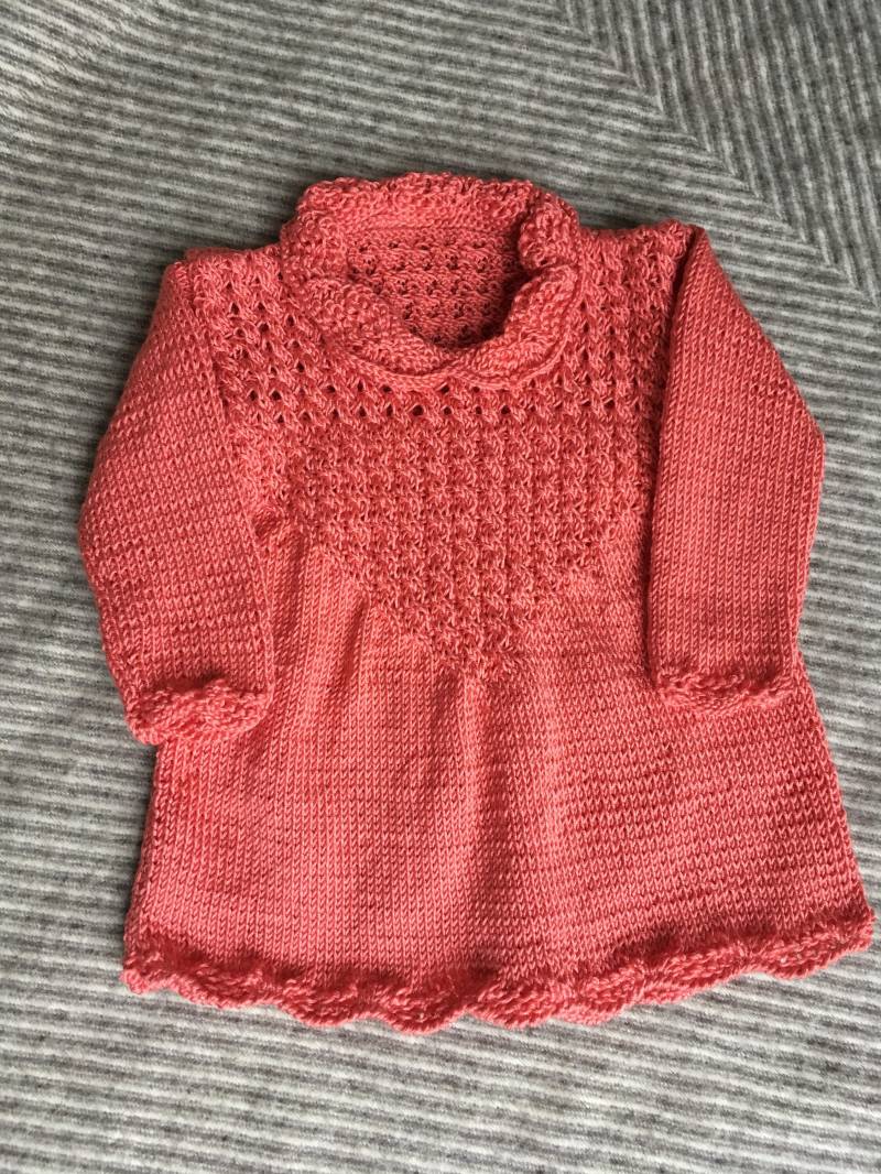 Handgestricktes Mädchen Kleid von HandKnittedWOW