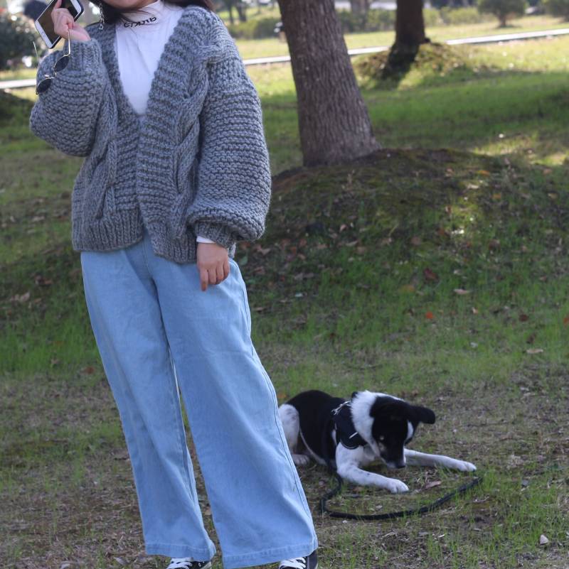 Handgestrickte Merino Wolle Strickjacke Twist Front, Grobstrick von HandKnittingSweater