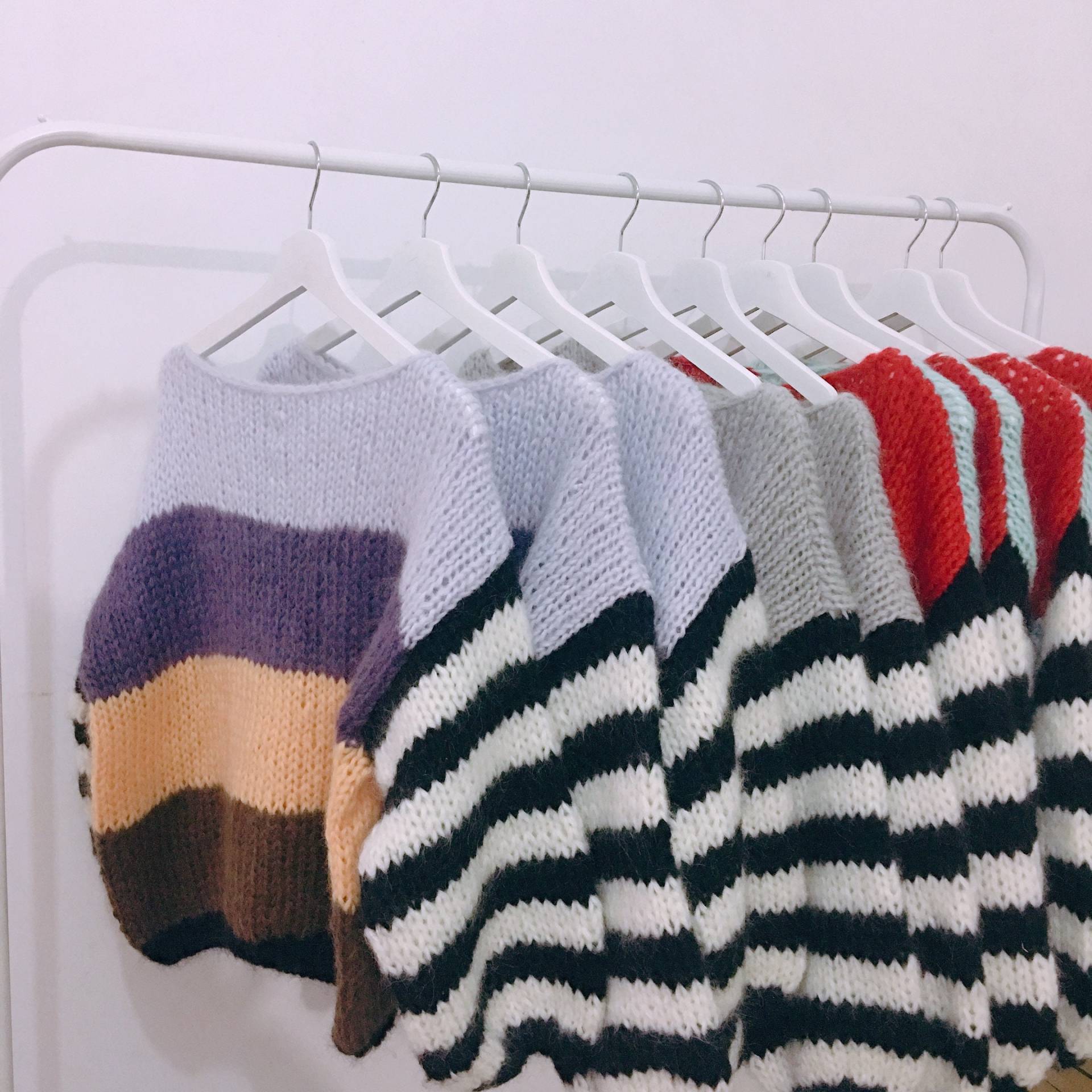 Handgestrickter Mohair Pullover Gestreift, Fuzzy Strick, Warmes Fashion Top Handgestrickter Mohair Pullover Gestreift, Fuzzy Strick, Warmes Fashion Top von HandKnittingSweater