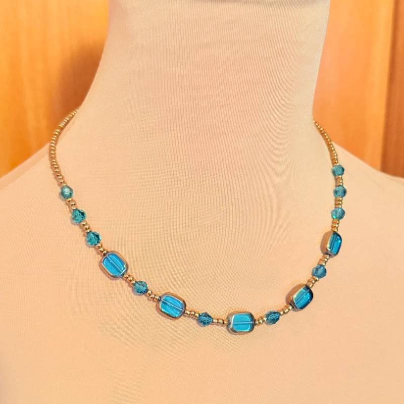 Blaue Glasperlenkette, Swarovski Indicolite, Bronze Rocailles von HandMadeBySunshine