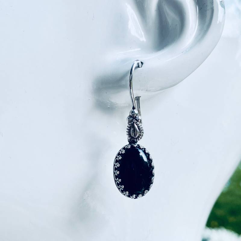 Schwarzer Onyx Ohrringe Antiksilber Filigrane Lünette, Oval Cabochon von HandMadeBySunshine
