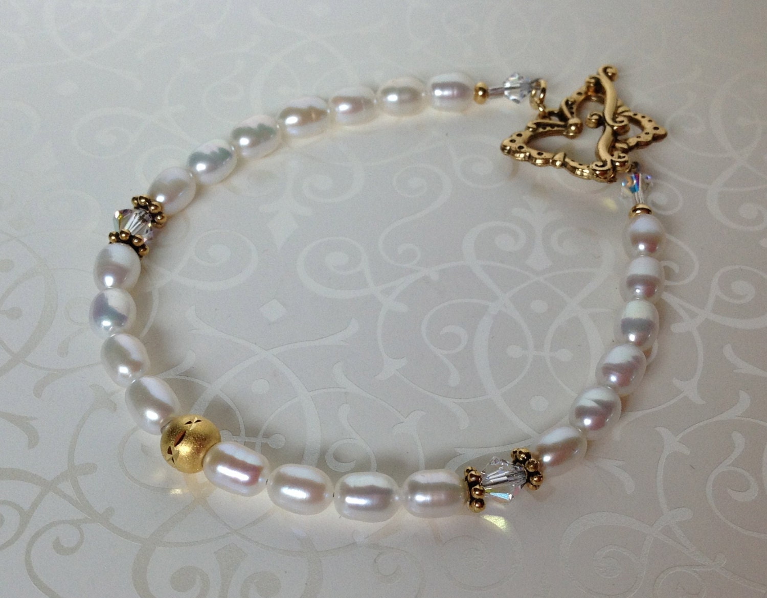Süsswasser Zucchtperlen Armband Gold Butterfly Verschluss, Swarovski Kristall Ab von HandMadeBySunshine