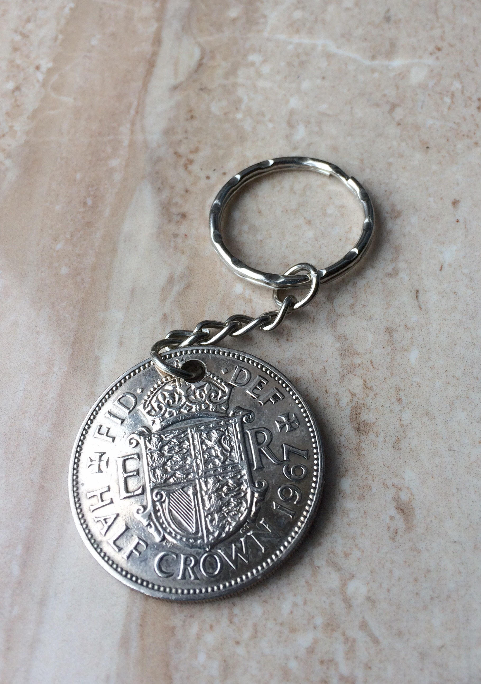 Halbe Krone Münze Schlüsselanhänger, Ein Ungewöhnliches Geschenk Zum Geburtstag Halbe Krone Münze Schlüsselanhänger, Ein Ungewöhnliches Geschenk Zum Geburtstag von HandMadeCoinRing