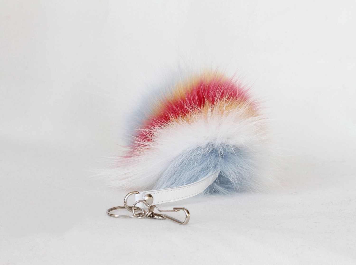 Multicolor Pelz Pom Hut Aufsatz - Handgefertigter Plüsch Schlüsselanhänger, Taschenanhänger, Pompom, Dekorative Zierleiste Multicolor Pelz Pom Hut Aufsatz - Handgefertigter Plüsch Schlüsselanhänger, Taschenanhänger, Pompom, Dekorative Zierleiste von HandMadeFurU