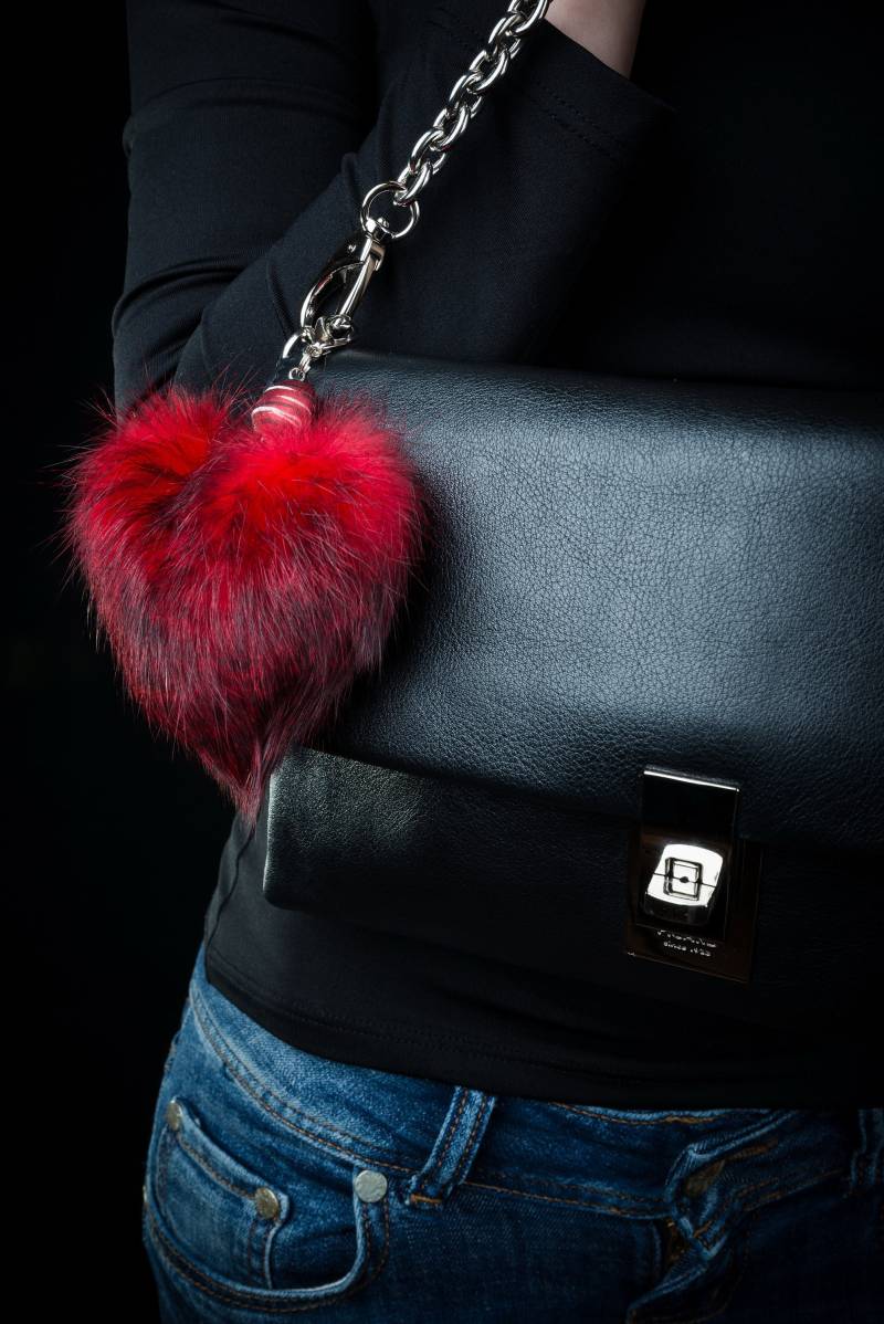 Rotes Flauschiges Herz Keychain - Entzückender Taschenanhänger, Niedliches Taschenzubehör, Lustiges Personalisiertes Geschenk, Durchdachtes Rotes Flauschiges Herz Keychain - Entzückender Taschenanhänger, Niedliches Taschenzubehör, Lustiges Personalisiertes Geschenk, Durchdachtes von HandMadeFurU