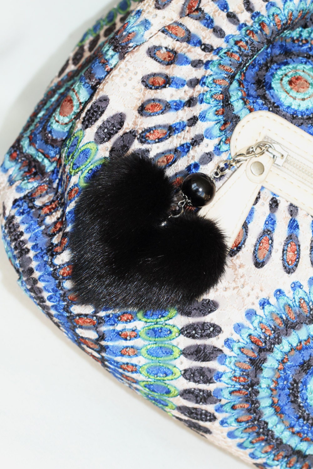 Schlüsselanhänger Herz, Natürlicher Nerz Pelz, Flauschige Schwarze Schlüsselring, Verziert Mit Perlen Und Karabinerhaken Schlüsselanhänger Herz, Natürlicher Nerz Pelz, Flauschige Schwarze Schlüsselring, Verziert Mit Perlen Und Karabinerhaken von HandMadeFurU