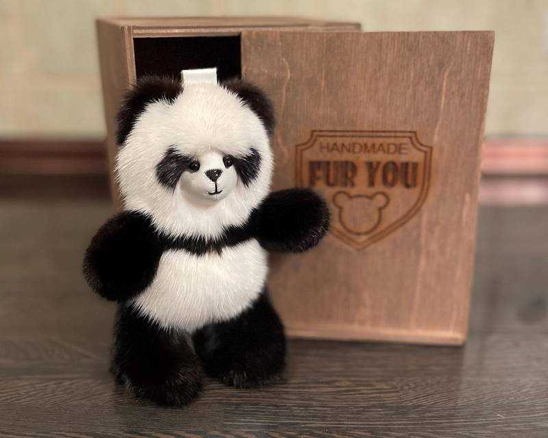 Schwarz-Weißer Echtpelz Panda Schlüsselanhänger Handgemachter Naturpelz Taschenanhänger, Niedliches Flauschiges Accessoire, Luxusgeschenk Für Sie von HandMadeFurU