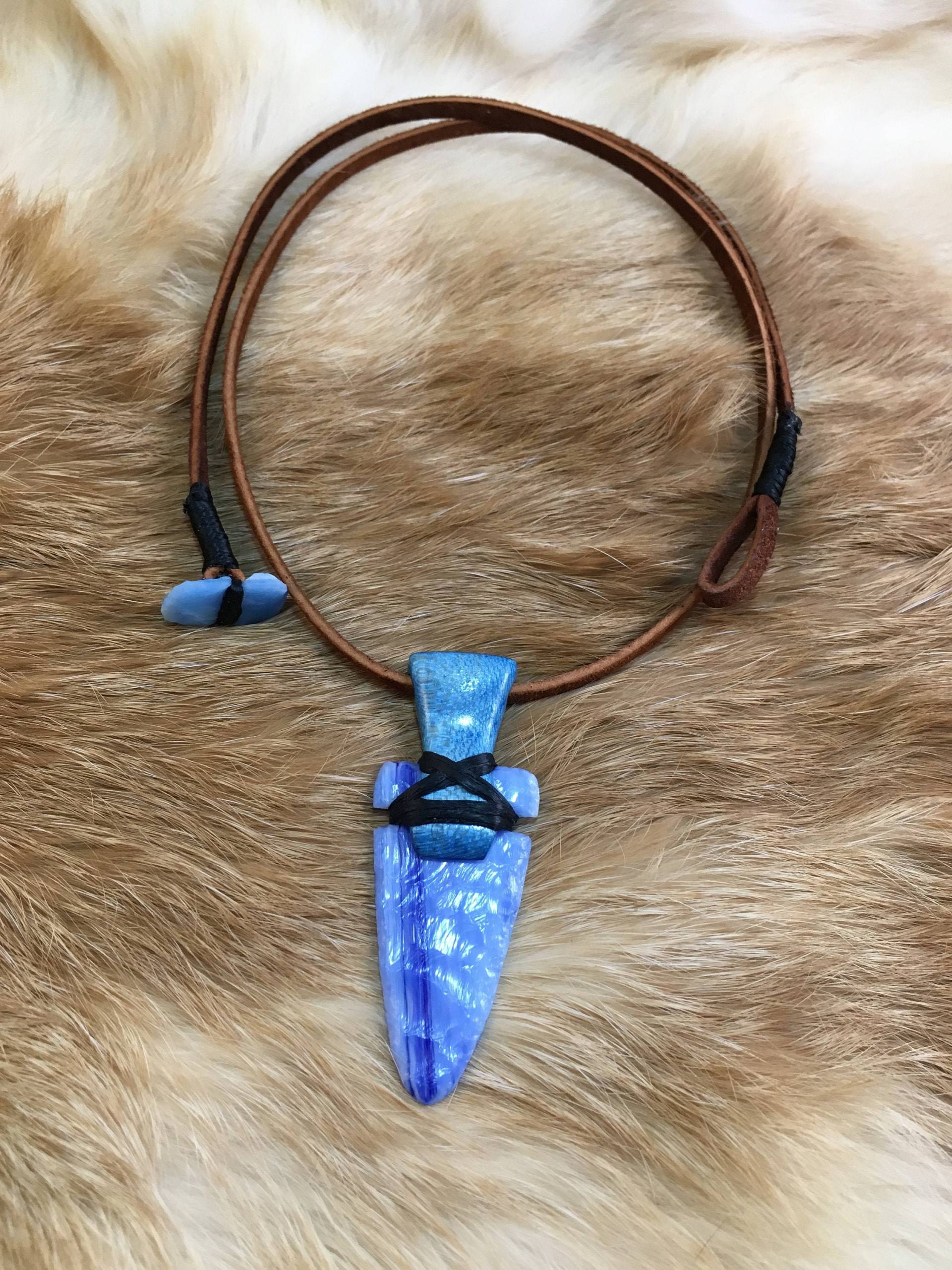 Knapped Blau Kunst Glas Pfeilspitze Halskette Knapped Blau Kunst Glas Pfeilspitze Halskette von HandMadeGarageCrafts