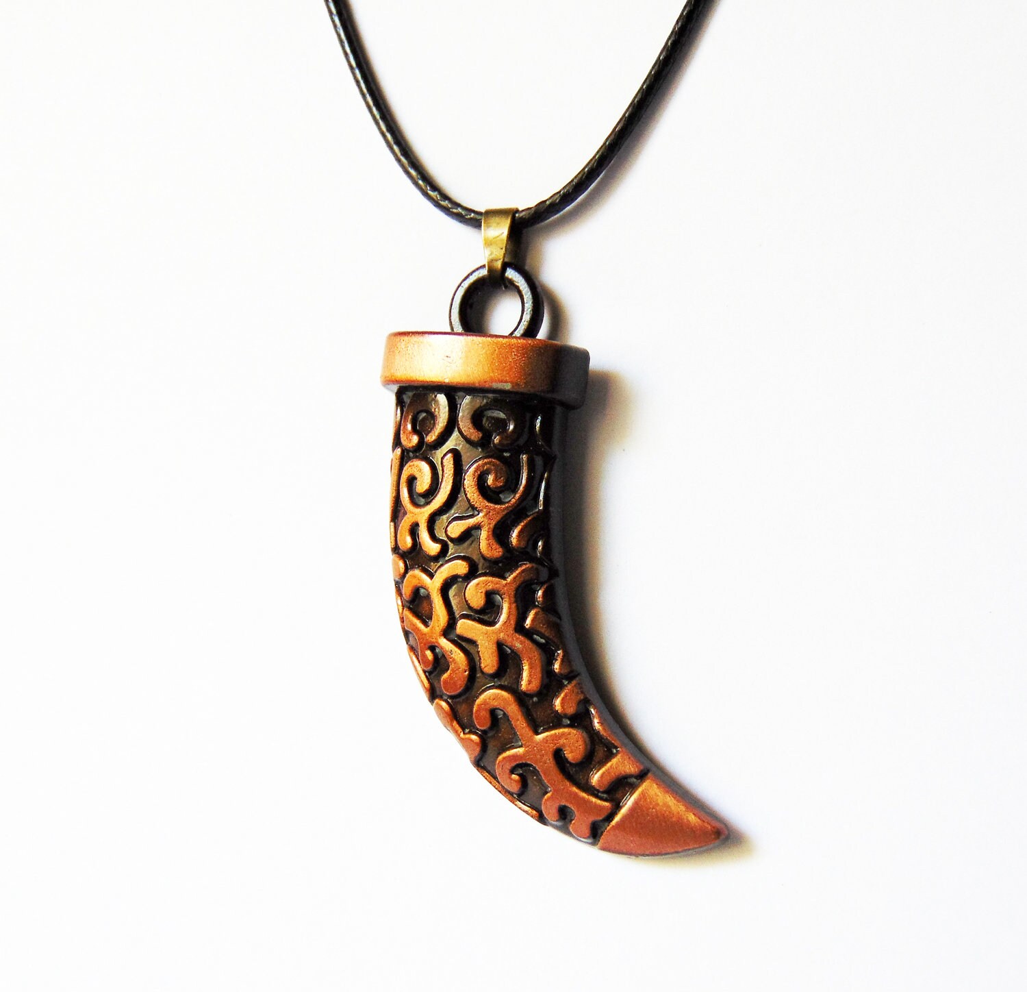 Tigerzahn Anhänger Halskette - Antiker Kupfer 4.5 X 1.75 cm Stapelschmuck Verstellbare Schwarze Schnur Tigerzahn Anhänger Halskette - Antiker Kupfer 4.5 X 1.75 cm Stapelschmuck Verstellbare Schwarze Schnur von HandMadeInCyprus