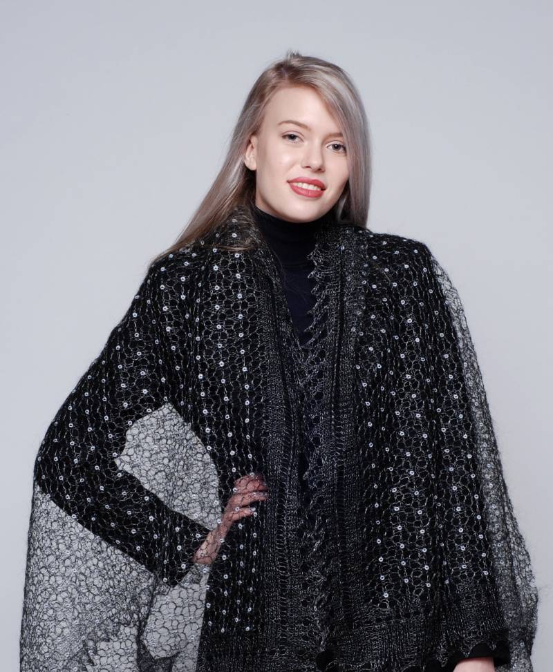 Elegant Gestickte Orenburger Schal, Silber Bestickt, Ziege, Stola, Warme Wickeln, Wolle Durchbrochen, Flaum Elegant Gestickte Orenburger Schal, Silber Bestickt, Ziege, Stola, Warme Wickeln, Wolle Durchbrochen, Flaum von HandMadeShawl