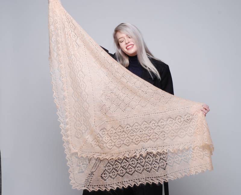 Handgefertigte Creme Orenburg Schal Weicher Ziegen-Daunen-strick-Spitzen-Schal Handgefertigte Creme Orenburg Schal Weicher Ziegen-Daunen-strick-Spitzen-Schal von HandMadeShawl