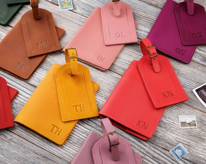 Personalisierter Pass Und Gepäckanhänger - Leder Reisegeschenk Set Benutzerdefinierte Passhülle & Taschenanhänger Junggesellinnenabschied Geschenke Personalisierter Pass Und Gepäckanhänger - Leder Reisegeschenk Set Benutzerdefinierte Passhülle & Taschenanhänger Junggesellinnenabschied Geschenke von HandMadeSome