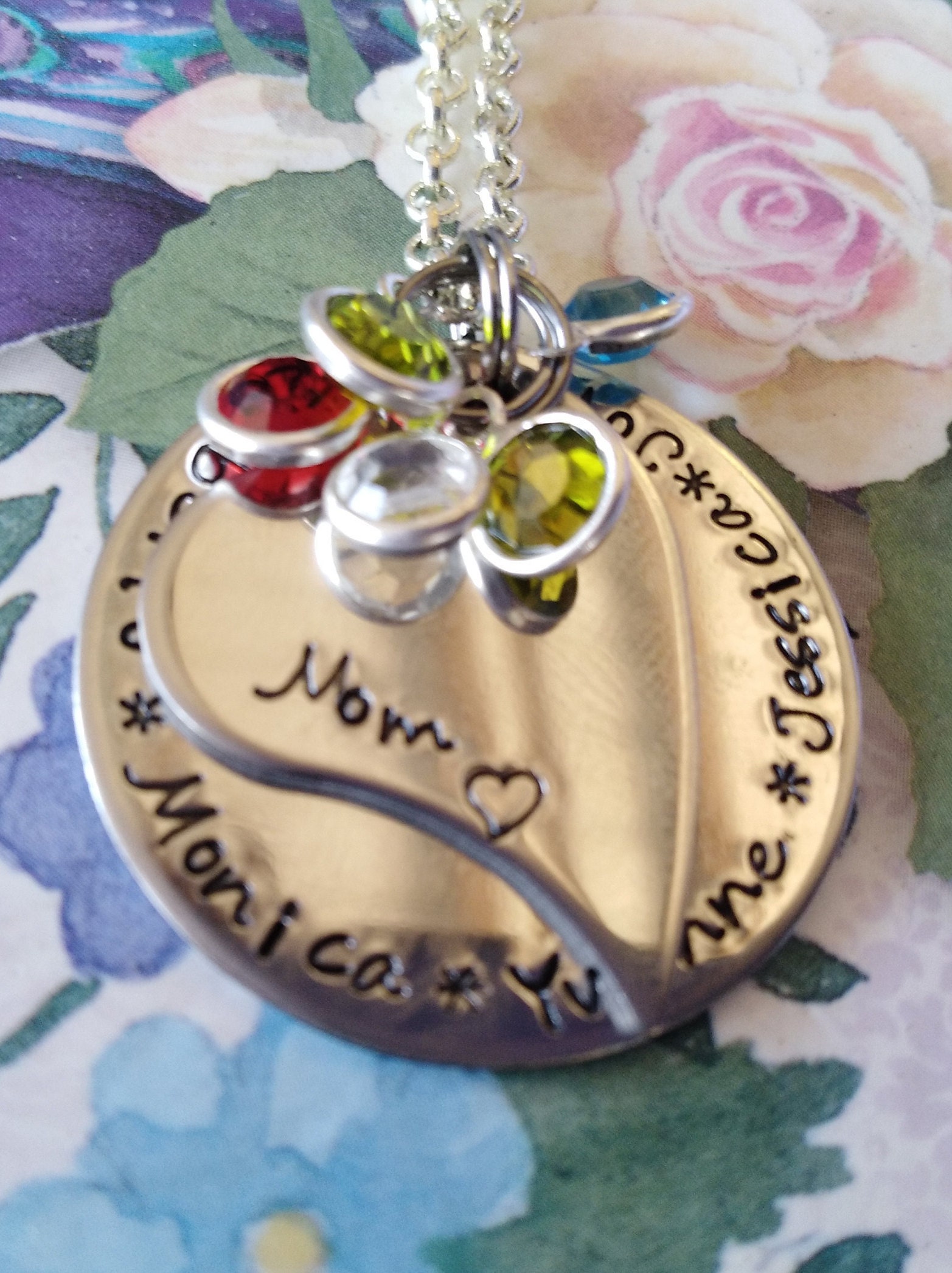 Mutter Halskette, Personalisierte Gravierte Charms, Namen Oma Name Nana Muttertag von HandStampingMemories
