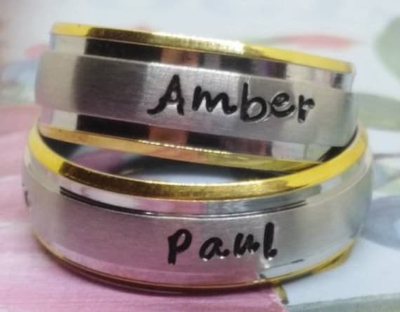 Name Ringe, Personalisierte Benutzerdefinierte Paare Namensringe, Eheringe, Ehering, Monogrammiert von HandStampingMemories