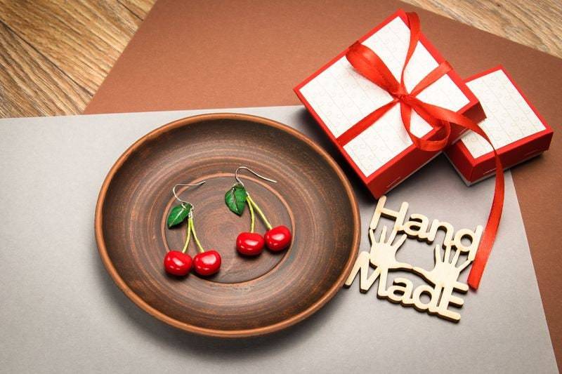 Ohrringe Kirsche Kleine Größe Geschenk Frucht Beere Baumeln Für Sie Rote Schmuck Kirschen Handmade, Vintage von HandStudioUA