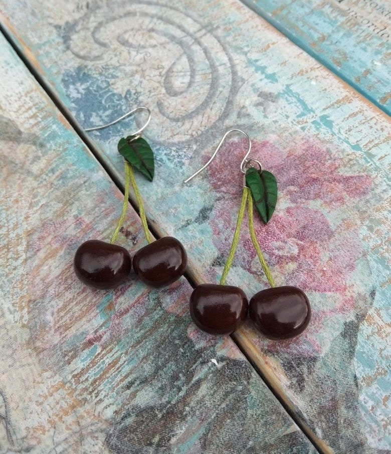 Ohrringe Schwarze Kirsche Kleine Größe Geschenk Obst Beere Baumeln Für Sie Ohrringe Schwarze Kirsche Kleine Größe Geschenk Obst Beere Baumeln Für Sie von HandStudioUA