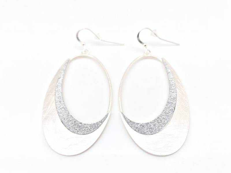 Silber Cz Hoop Ohrringe // Gebürstete Oberfläche Anlaufbeständig Stahl Ohrhaken Fashion Creolen Silber Cz Hoop Ohrringe // Gebürstete Oberfläche Anlaufbeständig Stahl Ohrhaken Fashion Creolen von HandandMindCreations