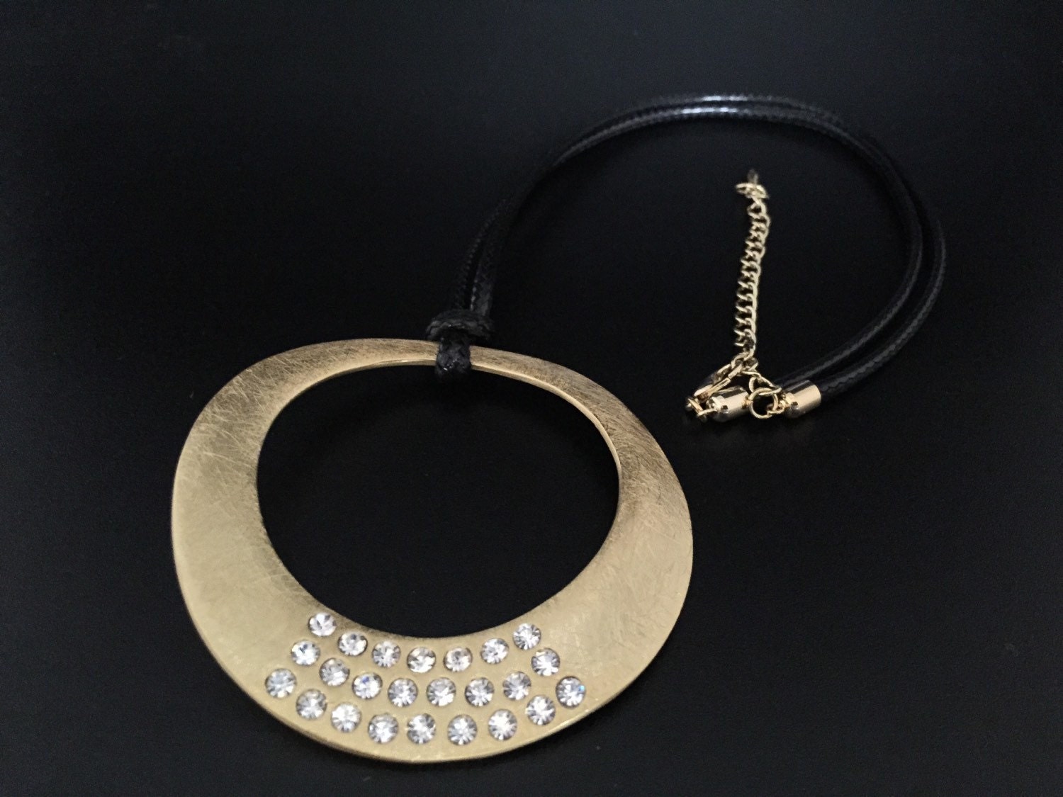 strukturierte Disk Halskette Mit Glanzeffekt // 18K Vergoldetes Messing Nicht Anlaufend Mehrsträngige Gewachste Nylonschnur 50cm W2cm Verlängerung strukturierte Disk Halskette Mit Glanzeffekt // 18K Vergoldetes Messing Nicht Anlaufend Mehrsträngige Gewachste Nylonschnur 50cm W2cm Verlängerung von HandandMindCreations