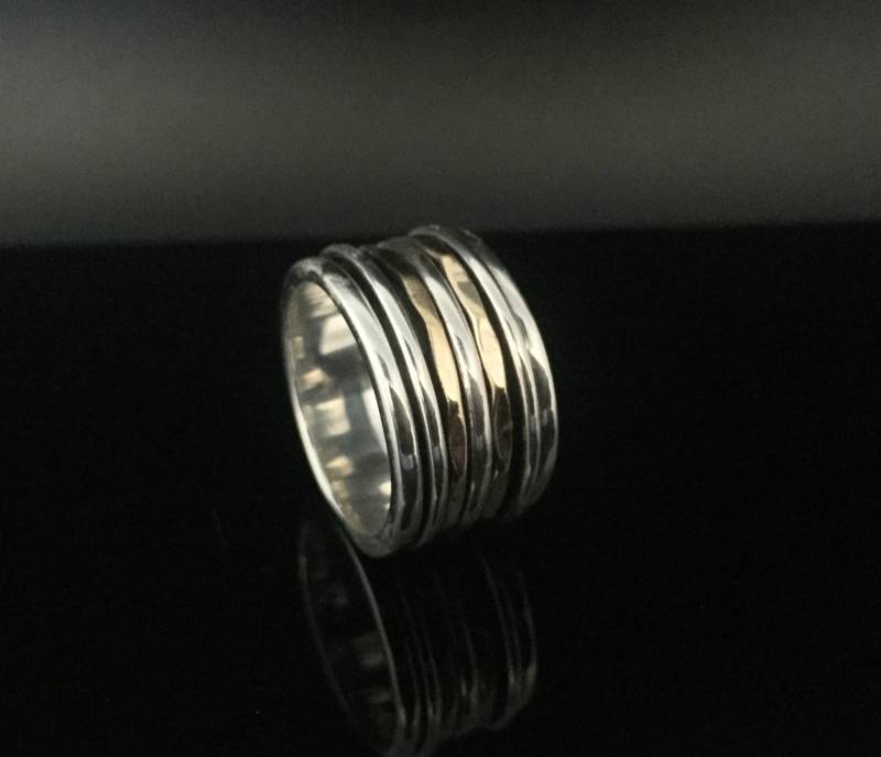 sterling Silber Spinner Ring Gehämmerter Messing Akzent, Größe 10 von HandandMindSilver