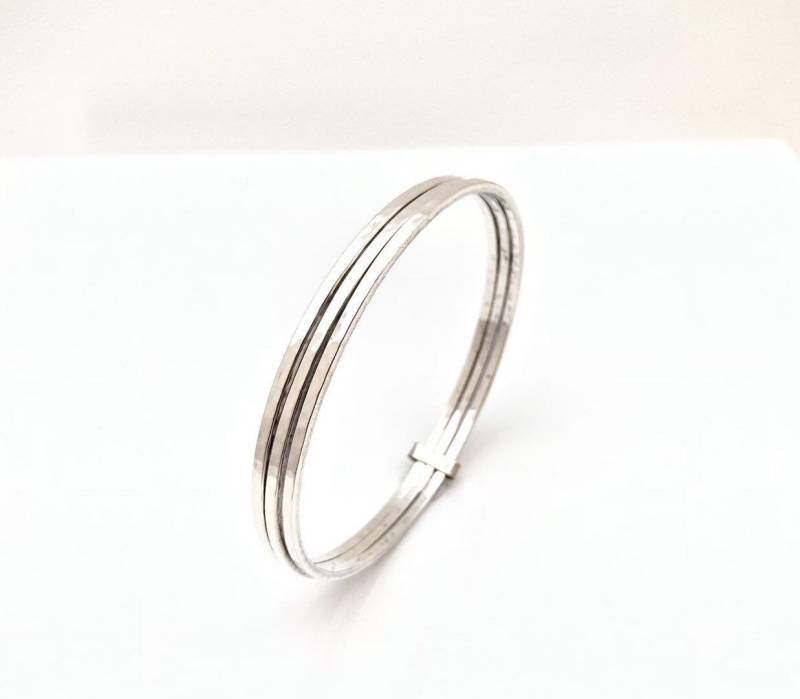 Gehämmertes Sterling Silber Armreifen Set - Drei Ringe Design von HandandMindSilver