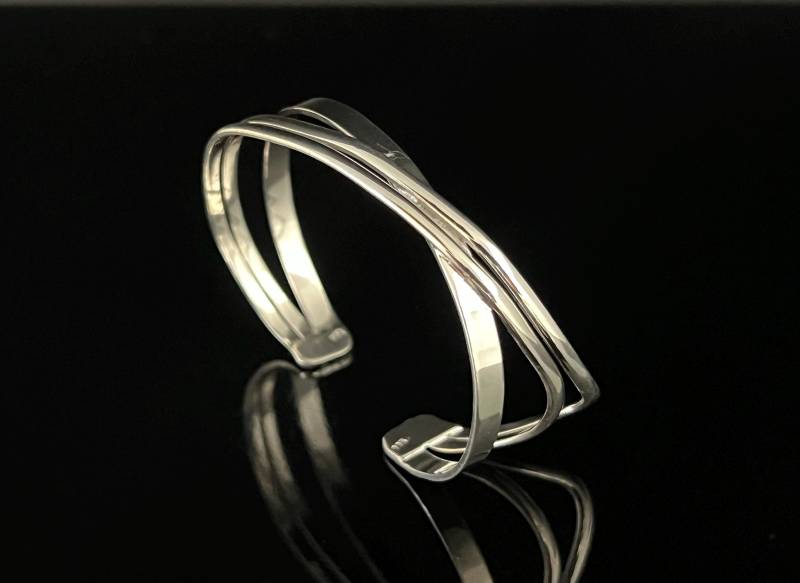 Handgemachte Abstrakte Sterling Silber Manschette Armband von HandandMindSilver